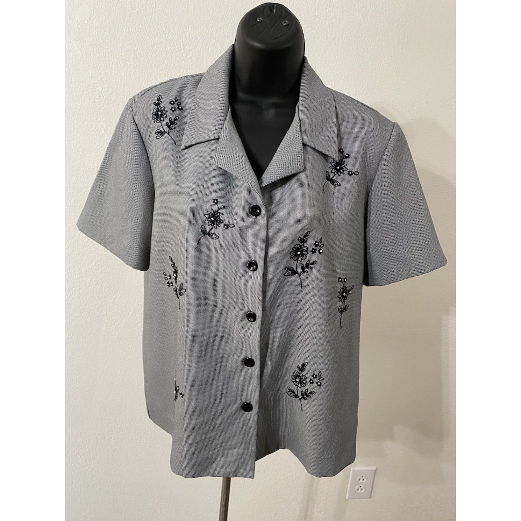 Alfred Dunner Womens Size S Blouse Short Sleeve Embroidered Flowers